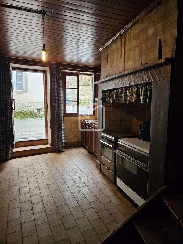 Maison à SALVIAC