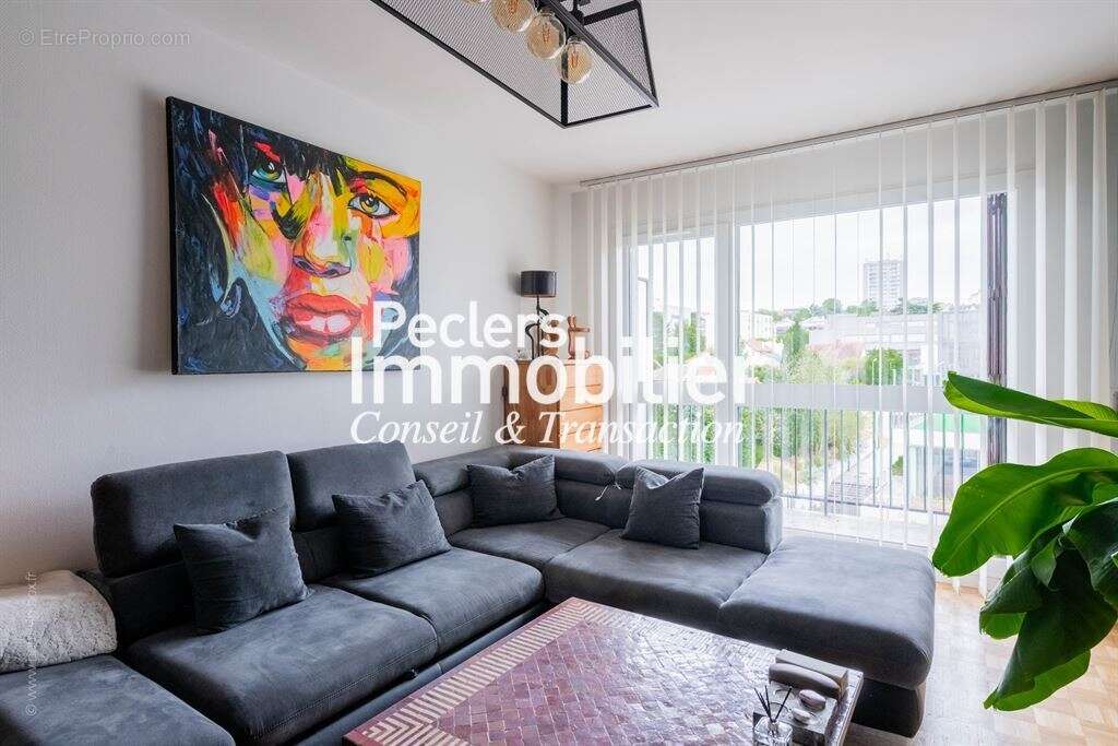 Appartement 3 pièces entièrement rénové coeur de ville - photo 2