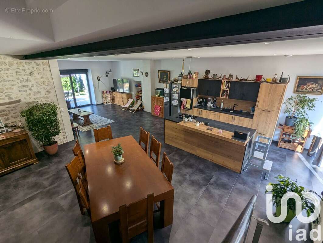 Maison 226 m² à Vallan  - photo 3