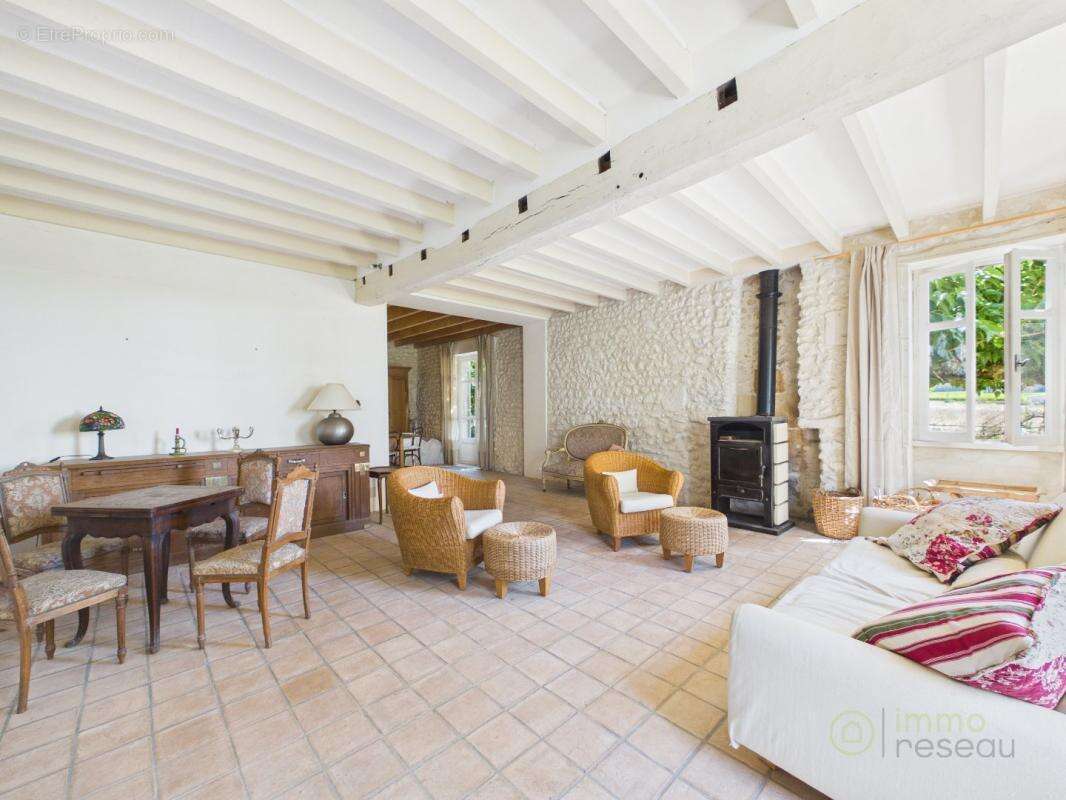 Maison 205 m² à Saint-Thomas-De-Conac  - photo 4
