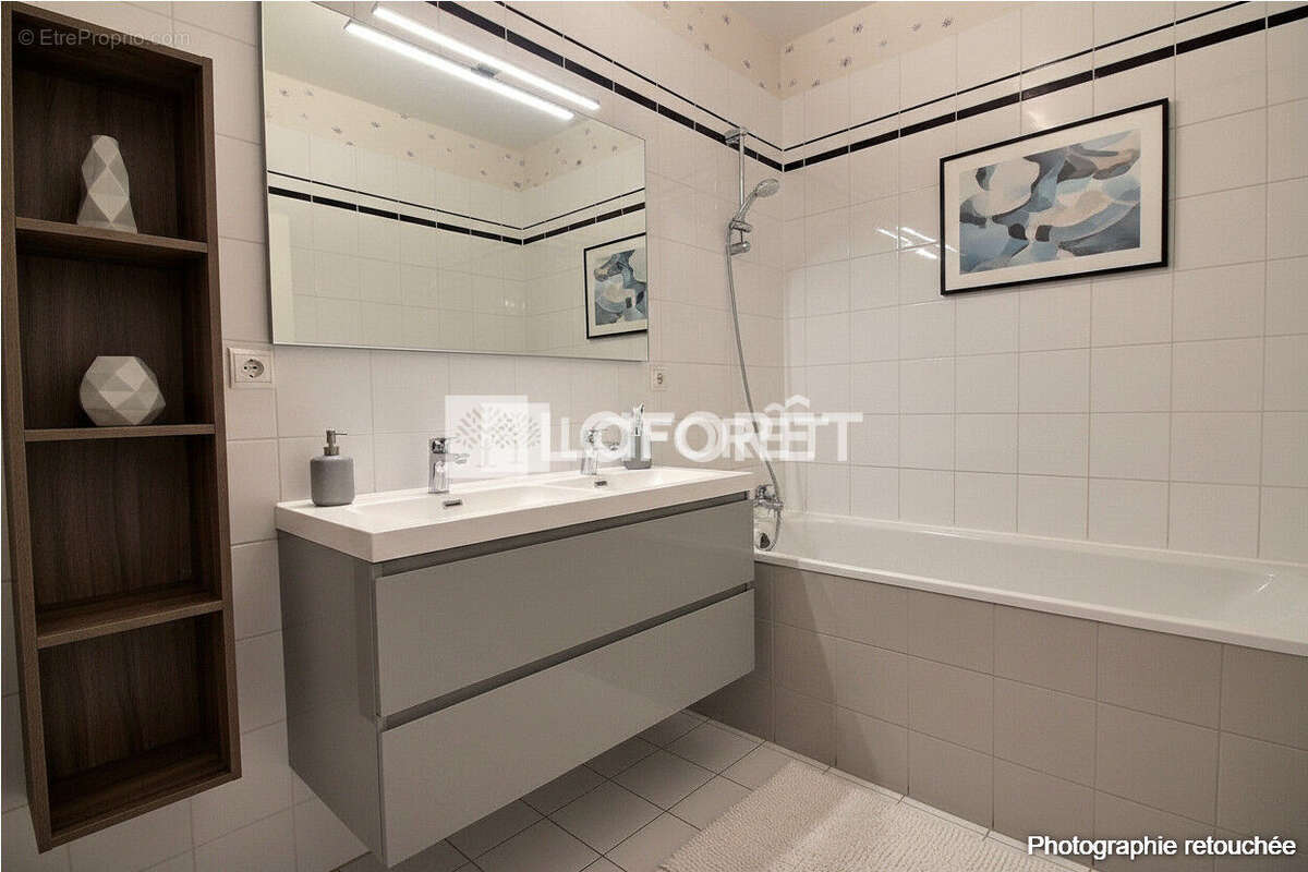 Appartement à COURBEVOIE