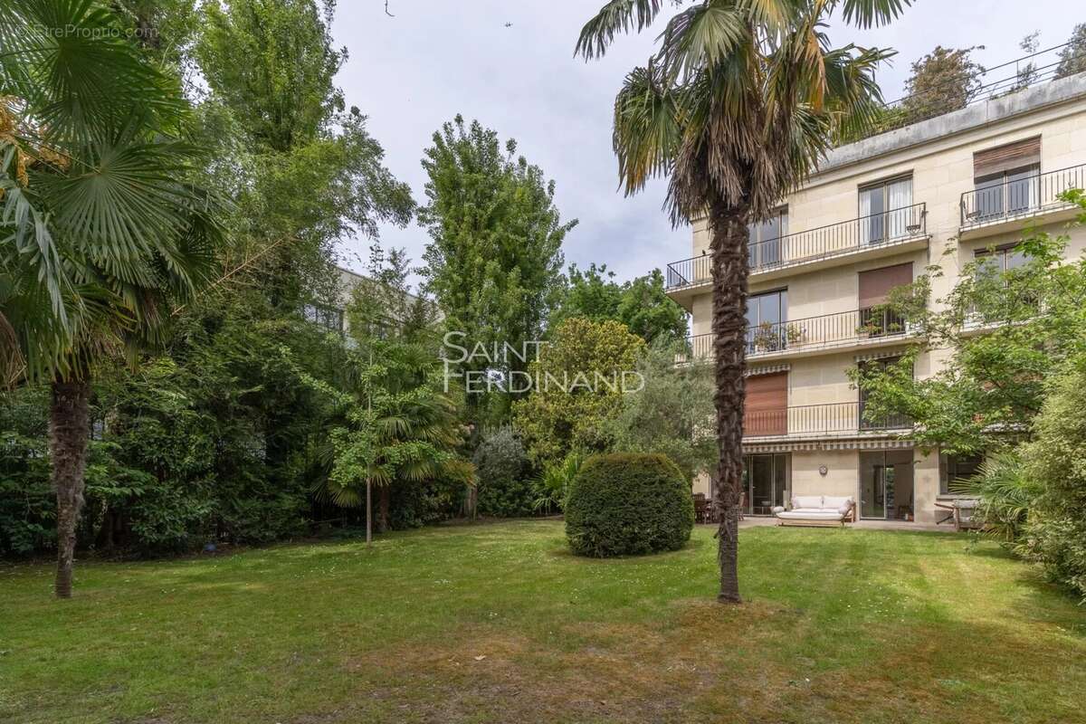 Appartement à NEUILLY-SUR-SEINE