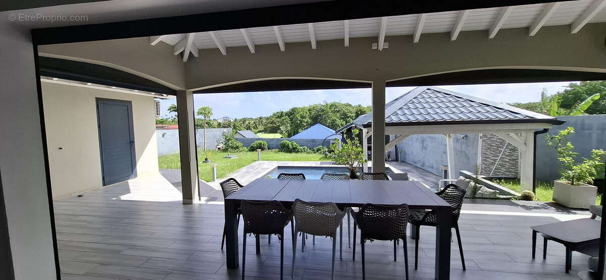 Maison à BAIE-MAHAULT