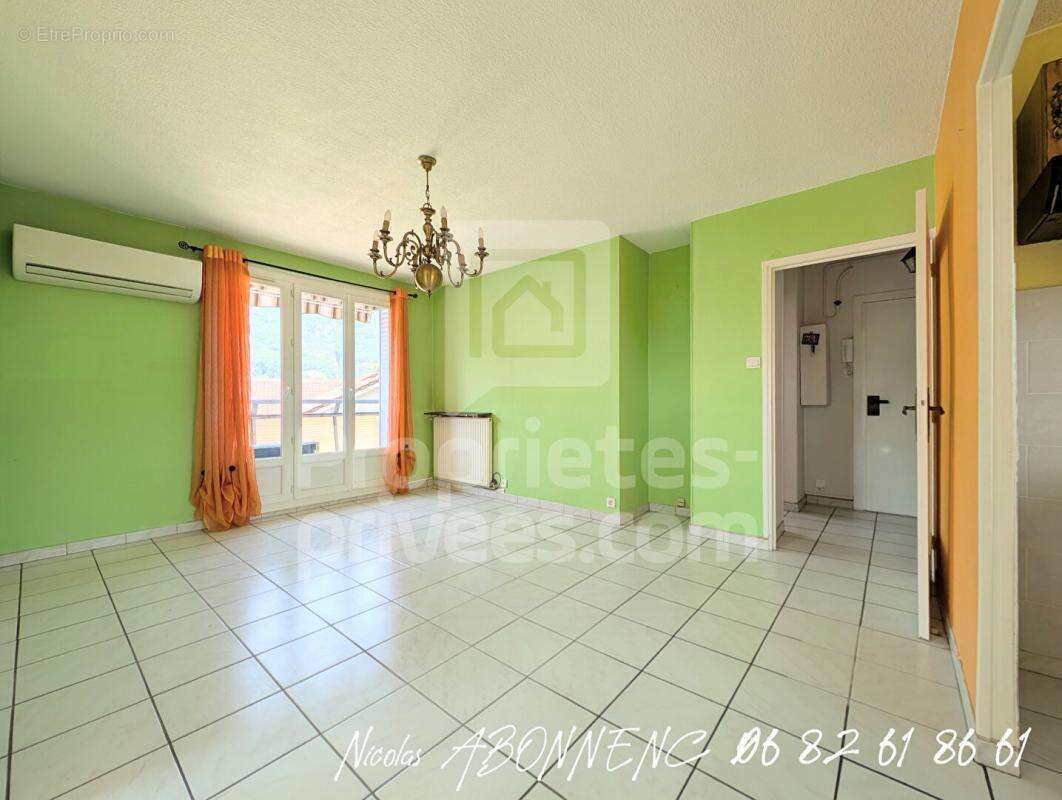 Appartement à FONTAINE