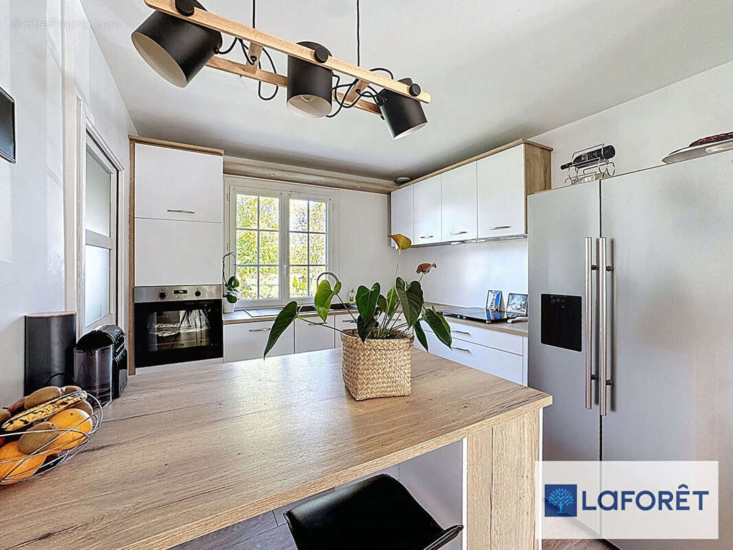 Maison à LES MESNULS