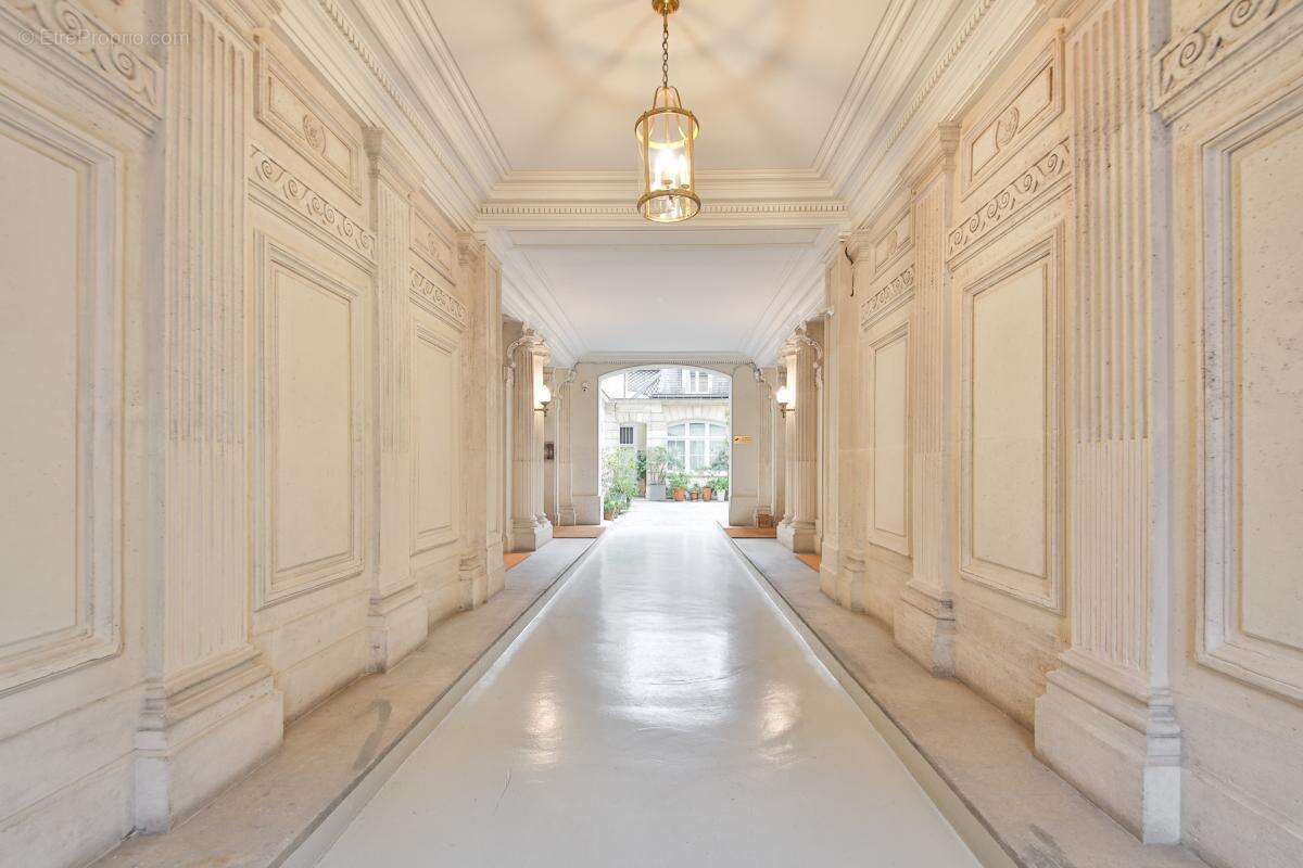 Appartement à PARIS-7E