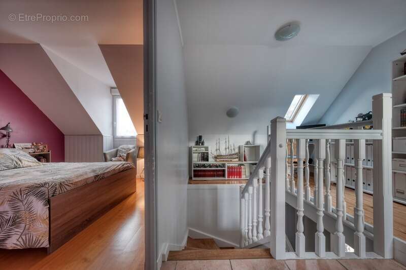 Maison à LA QUEUE-LES-YVELINES