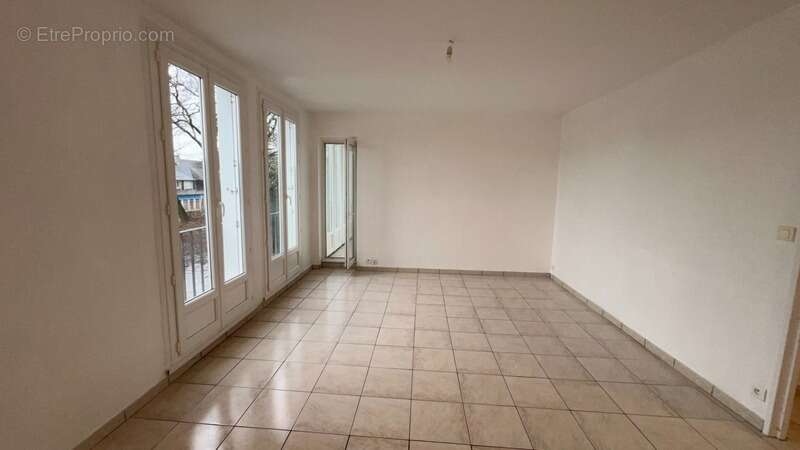 Finistère (29) – À vendre à Quimper Quartier LA TOURELLE : Appartement T3 de 68 m² habitable avec loggia, parking et cave - photo 2