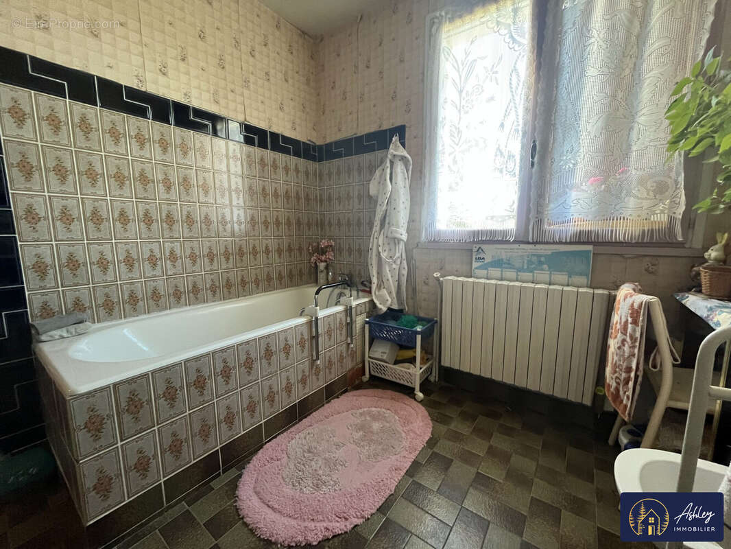 Maison 7 pièces VEBRET - Maison à VEBRET