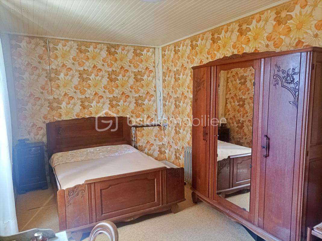 Maison 2 chambres - batiments annexes - terrain  7095 m2 - photo 9