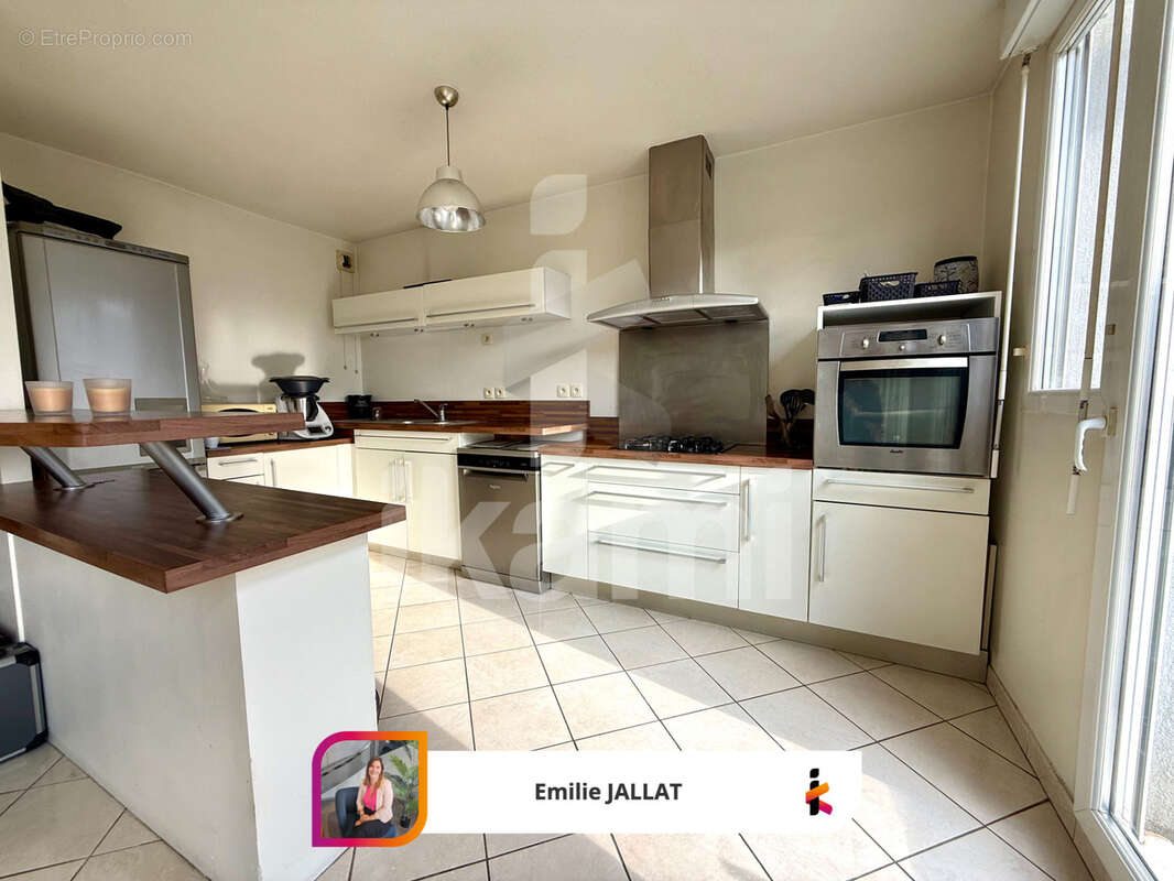 Appartement à FONTAINE