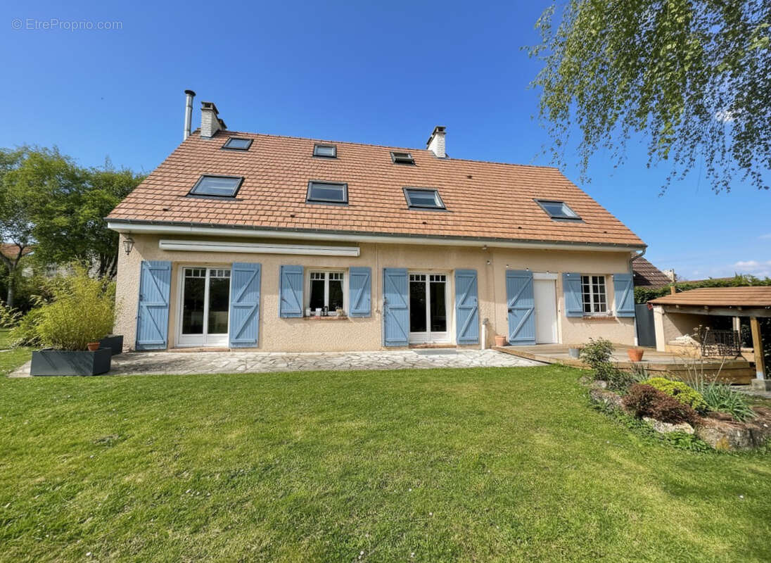 Maison à NEAUPHLE-LE-VIEUX