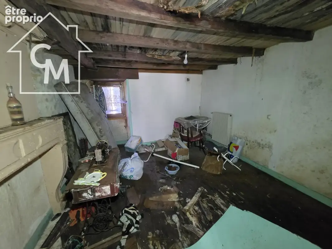 Maison à rénover entièrement avec dépendances et terrain - photo 21