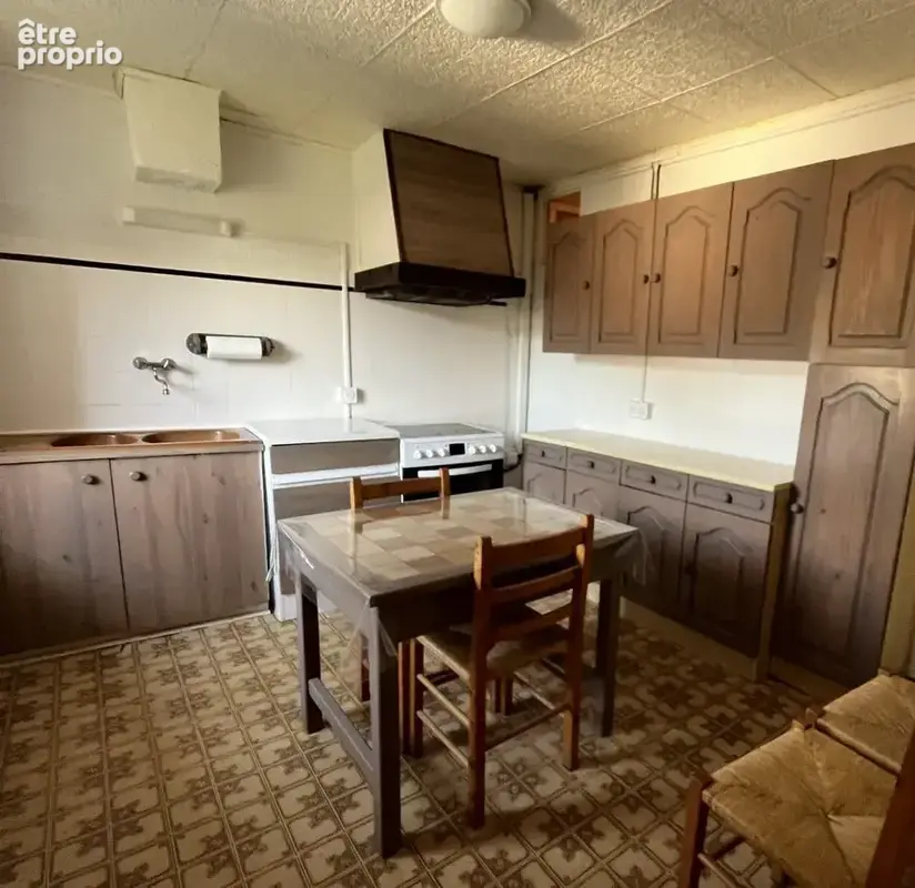 Maison en pierres dans quartier calme - photo 3