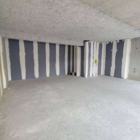 1 n°6 - Commerce à BERCK