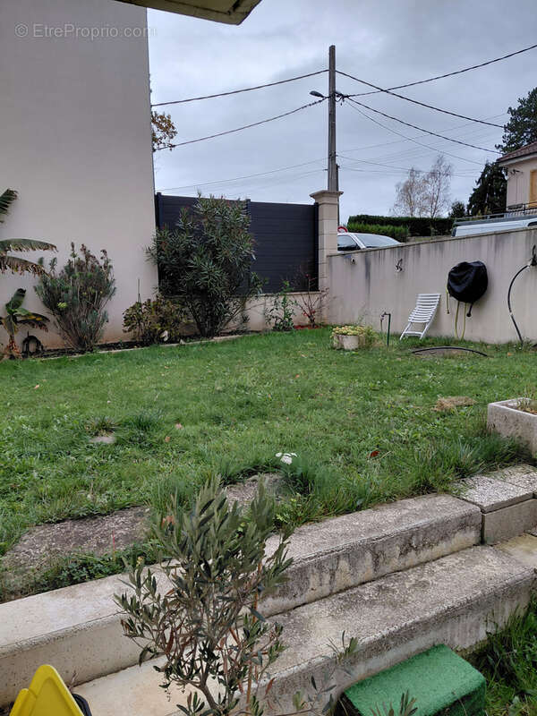 RIS ORANGIS Maison individuelle sur 445 m2 de terrain - photo 2