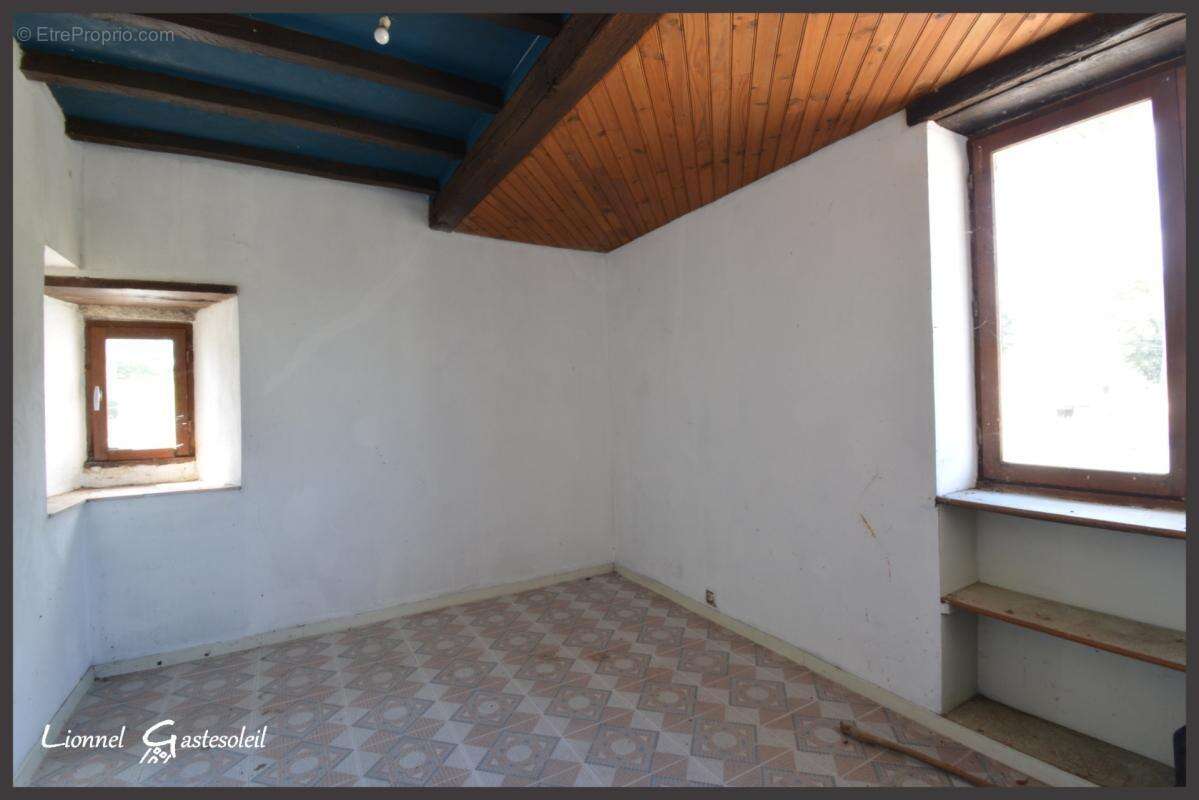 Ensemble deux maisons à rénovées en integralité à vendre avec terrain sur la communes  LIGUEUX (33) - photo 9