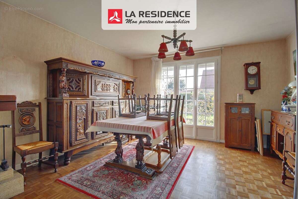 Maison à SAINT-ETIENNE-DU-ROUVRAY