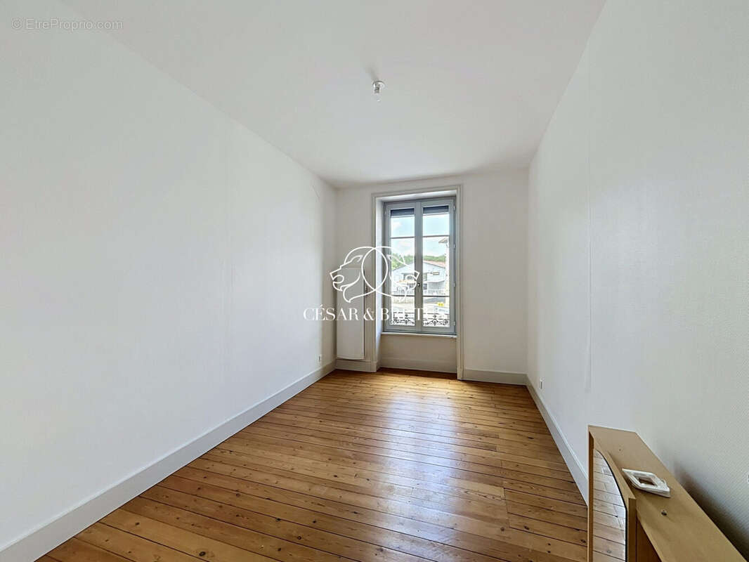 Appartement 375 m² à Amplepuis  - photo 8