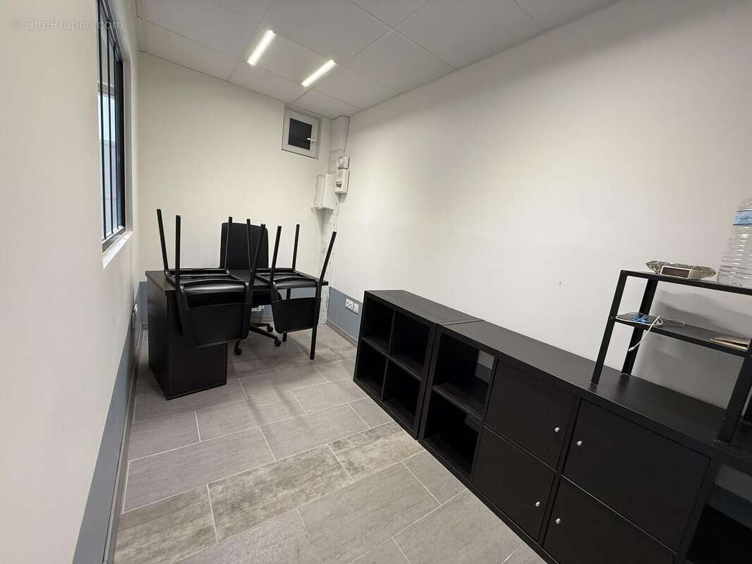 Photo 4 - Commerce à VAULX-EN-VELIN