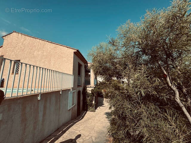BANDOL quartier résidentiel très prisé vue mer agréable villa avec piscine - photo 25