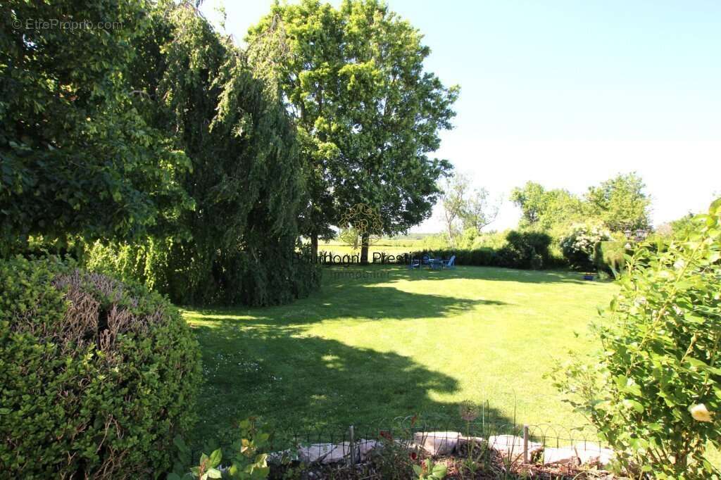 Maison à SAINT-GENGOUX-LE-NATIONAL