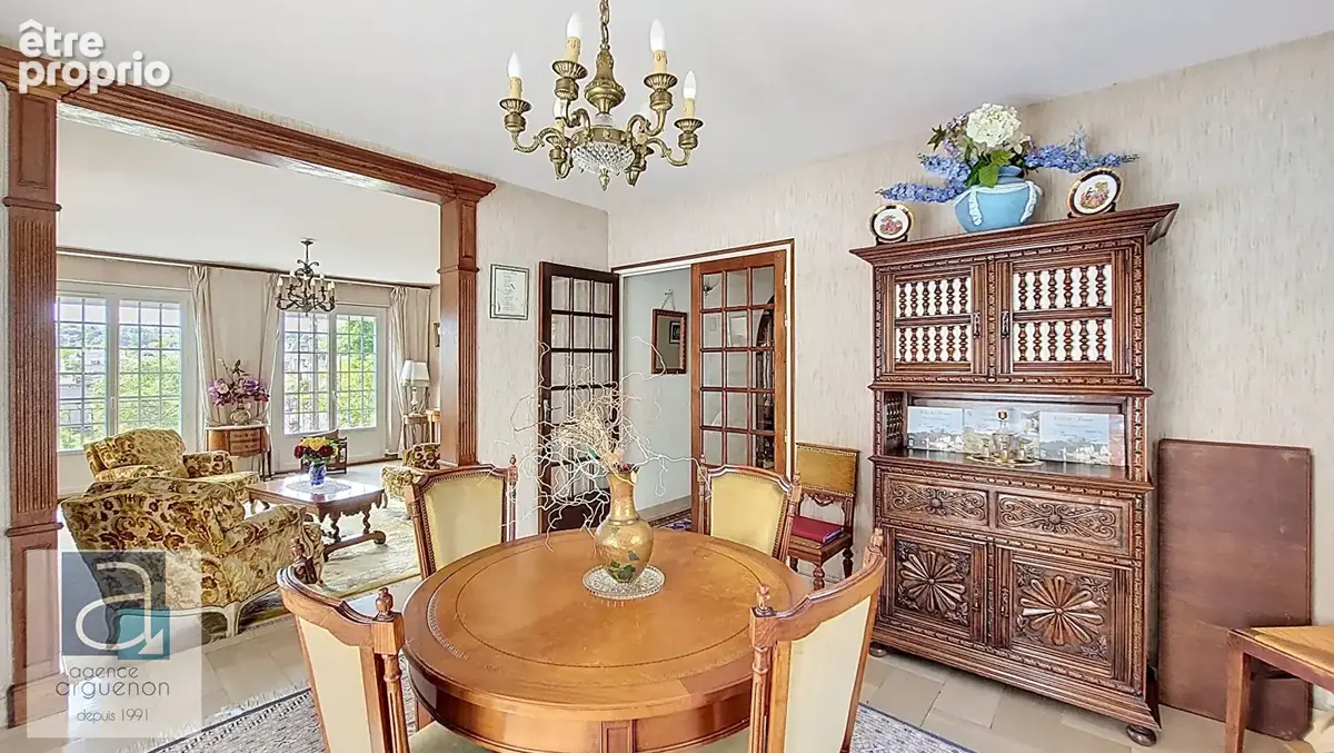 DINAN : Une adresse privilégiée à Dinan pour cette maison de plain-pied, avec jardin fleuri, et garage. - photo 8