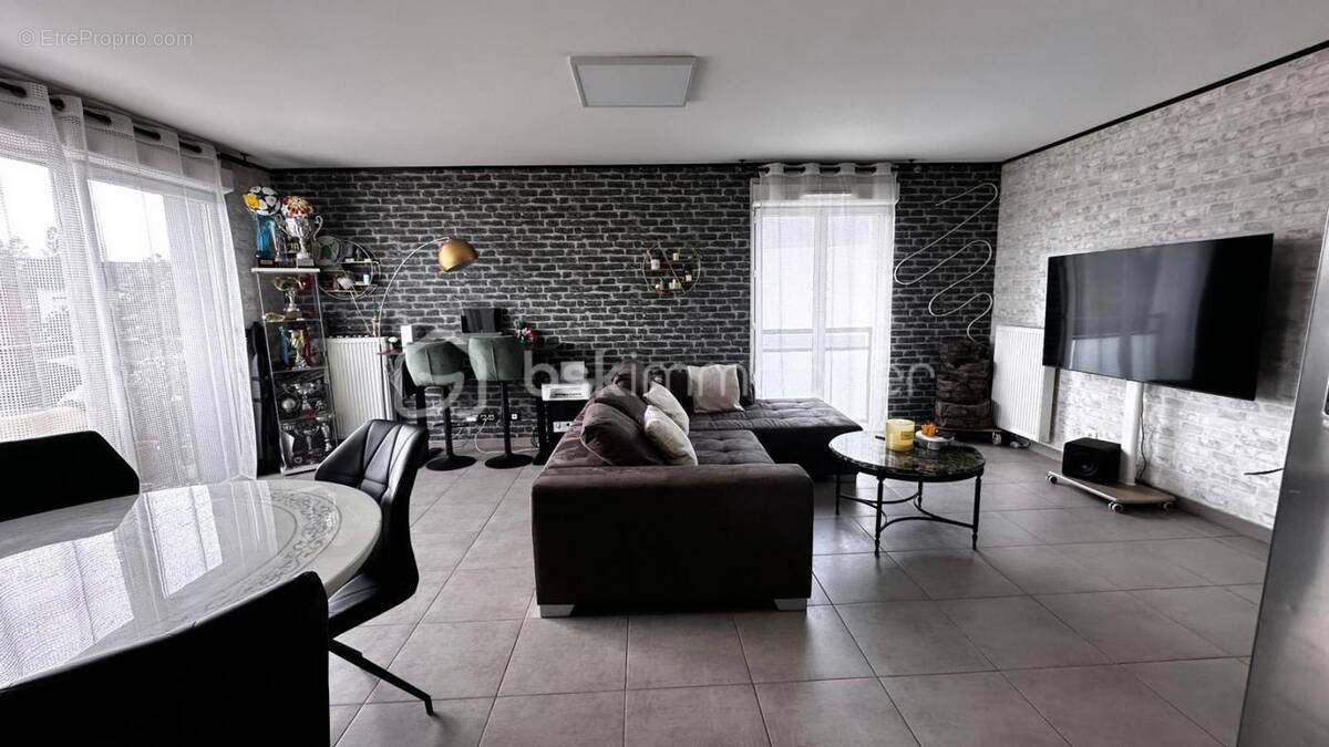 Appartement à SAINT-GENIS-POUILLY
