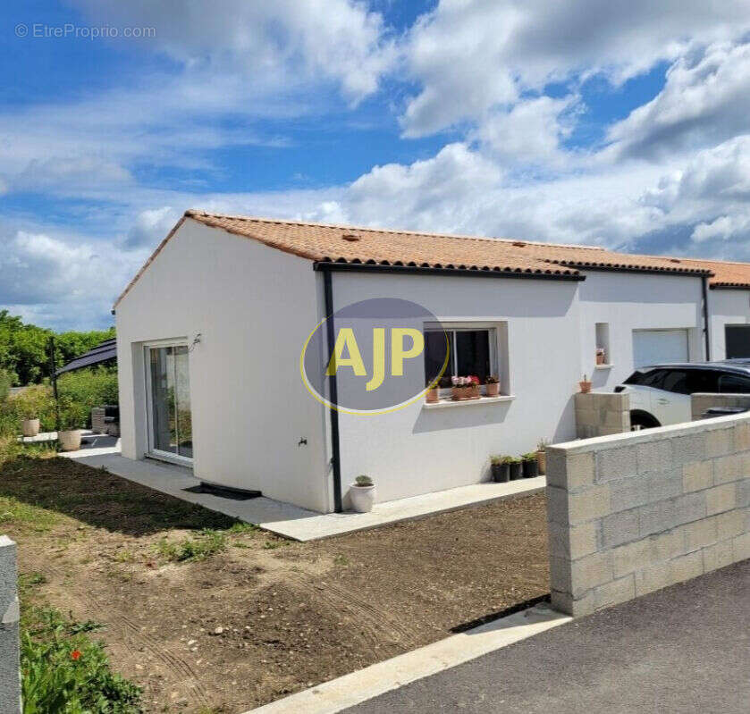 Maison à BEAUGEAY