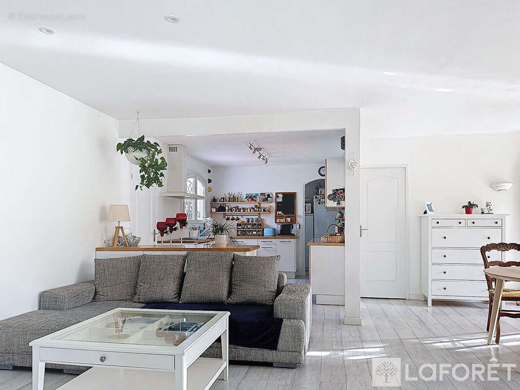 Maison à VILLENAVE-D&#039;ORNON