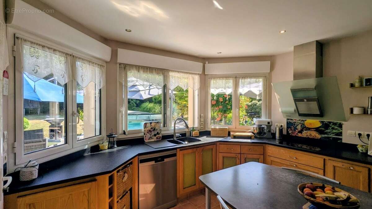 Maison 164 m² à Saint-Cyr-Sur-Loire  - photo 6