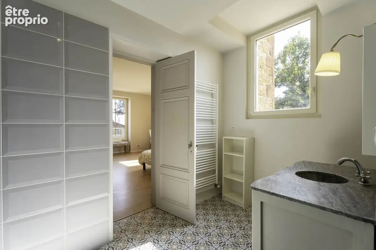 Au cœur de Lachassagne   Élégante maison bourgeoise avec jardin piscinable - secteur sécurisé - photo 11