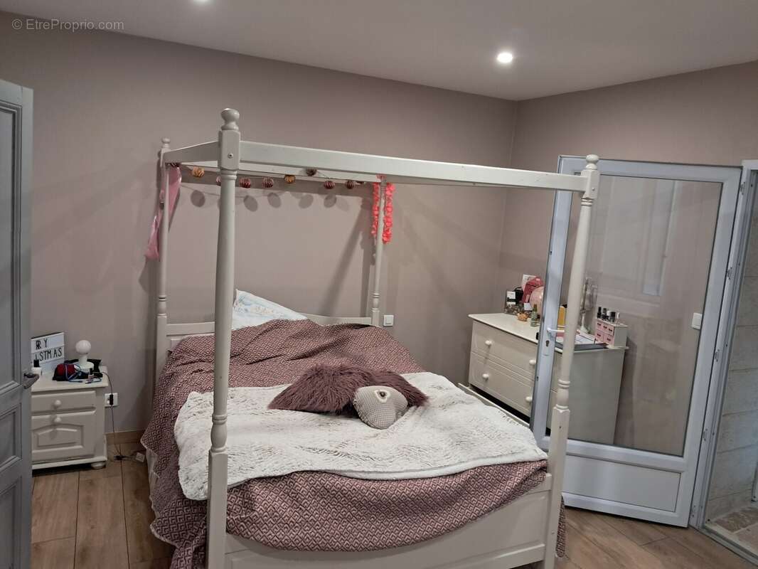 Maison à SAINTE-COLOMBE-EN-BRUILHOIS