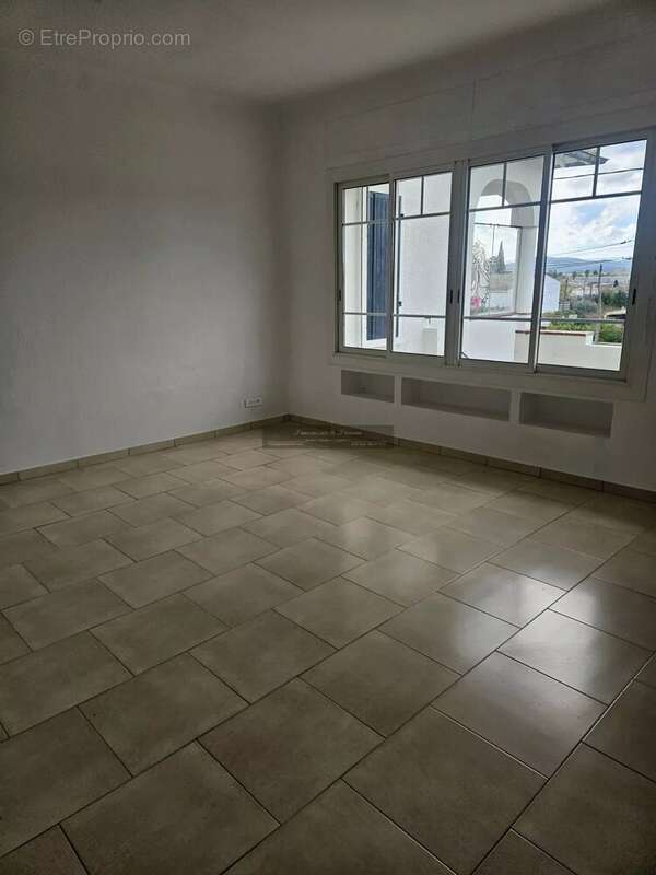 Appartement à PUGET-SUR-ARGENS