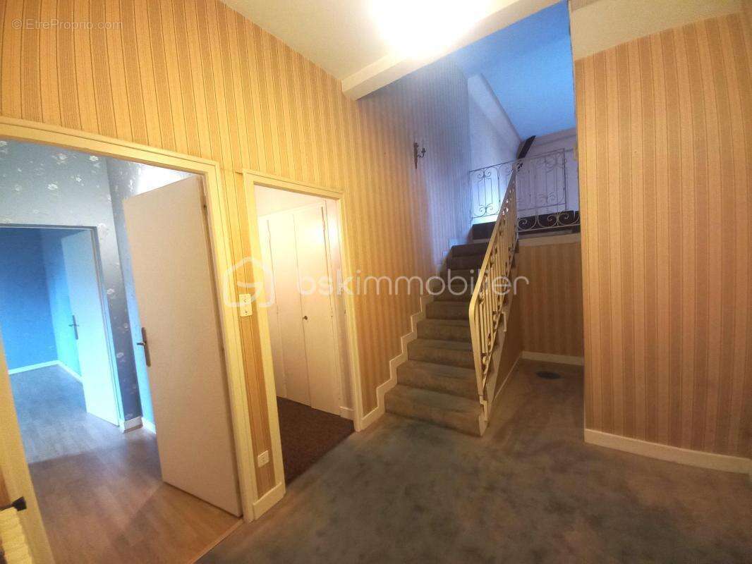 Maison traditionnelle spacieuse sur 2271 m² de terrain à Lourdes : votre havre de paix à découvrir ! - photo 15