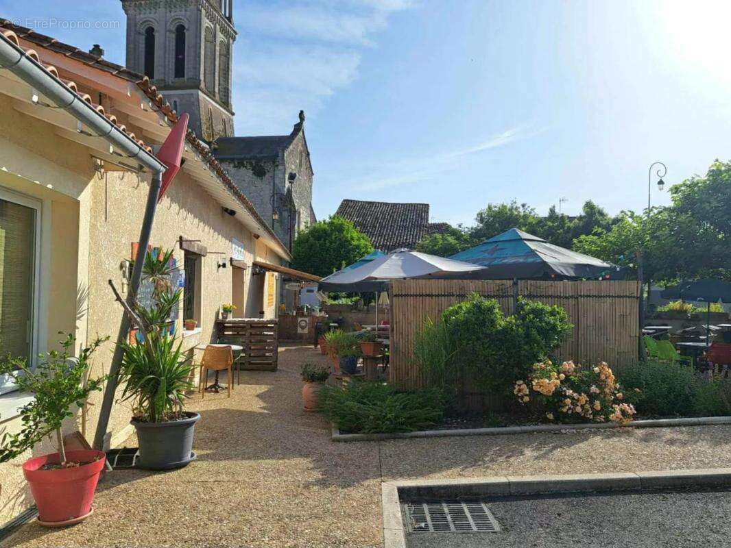 Commerce à VILLETOUREIX