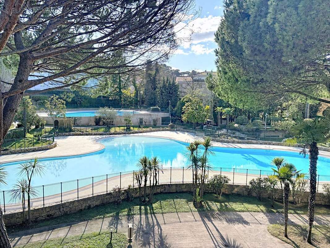 Appartement à MOUGINS