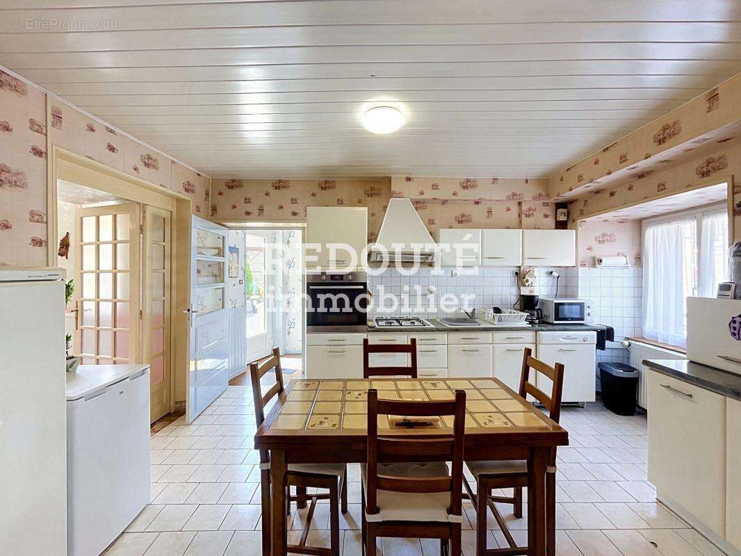 Grande maison T8 environ 250m²  - Hangar - Jardin - Crugny - photo 7