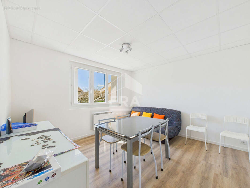 Maison à ONET-LE-CHATEAU