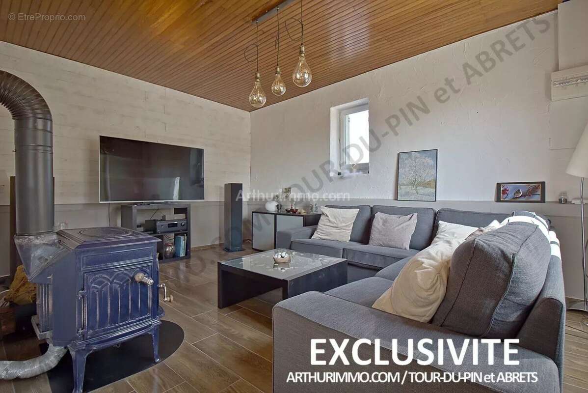 Maison à LA TOUR-DU-PIN