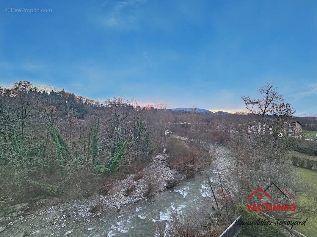 Appartement à BONNE