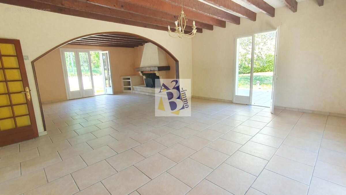 Maison à PUYMOYEN