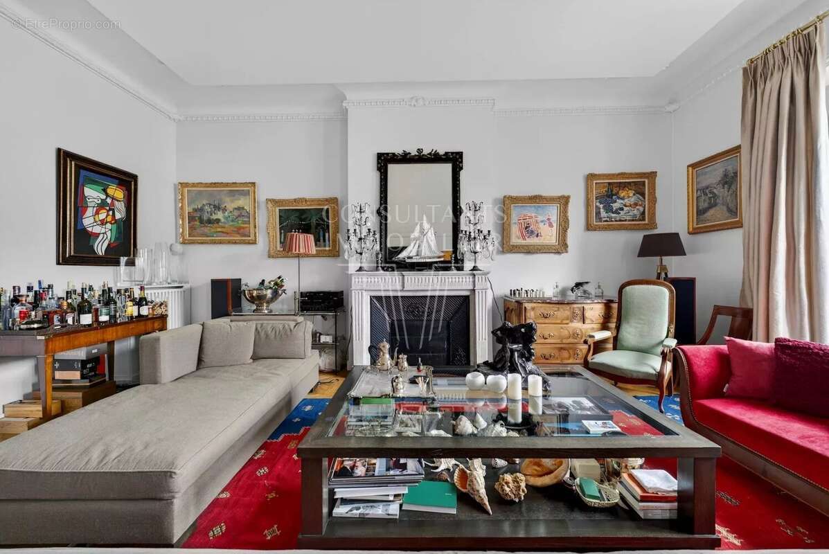 Appartement à PARIS-16E