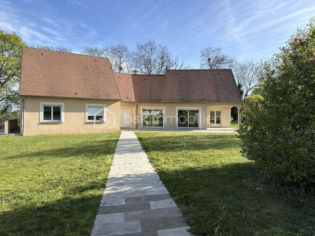 Maison familiale de 135 m² – Plein pied – Sous-sol complet – Terrain de 3 000 m² – DPE C - photo 2