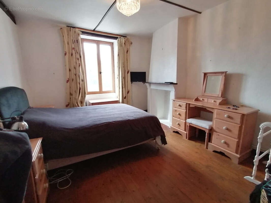 Maison à AZERABLES
