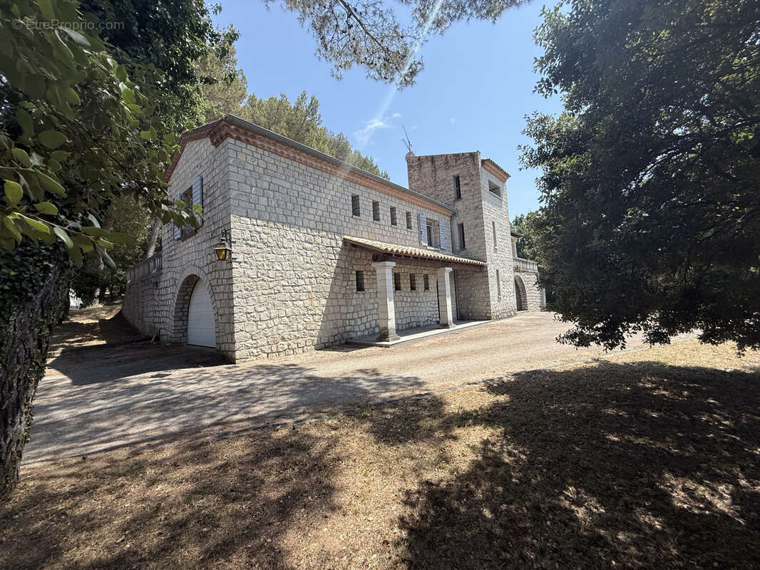 Maison à SAINTE-ANASTASIE