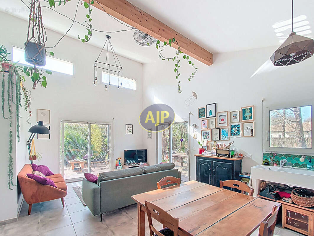 Maison à GRAYAN-ET-L'HOPITAL