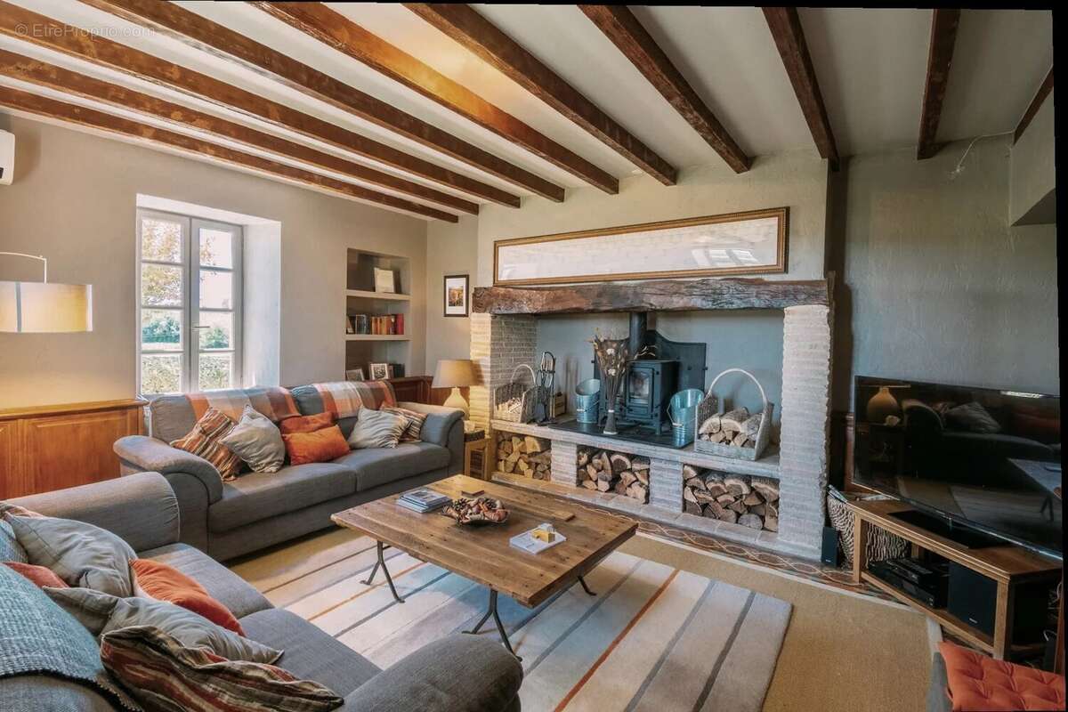 Charmante Propriété en Pierre de 5 Chambres au Cœur du Triangle d'Or - photo 9