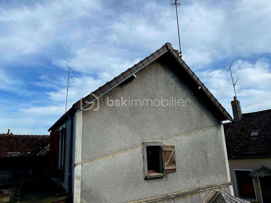 Maison à SURGY