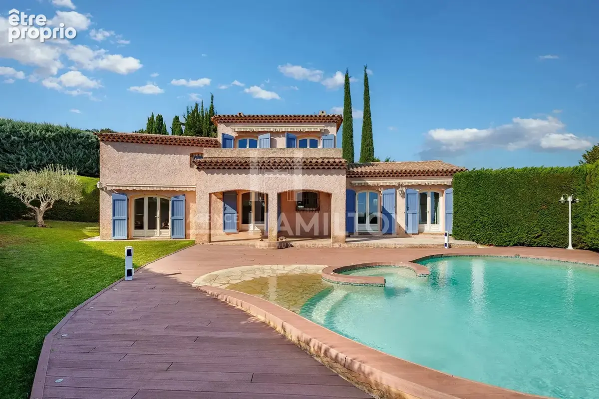Maison à CHATEAUNEUF-GRASSE